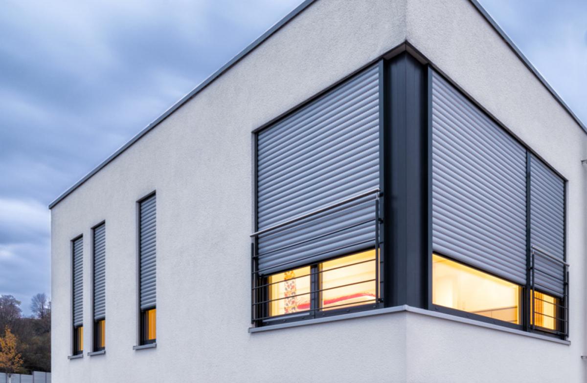Haus mit Roma-Rollläden Haus mit Roma-Rollläden